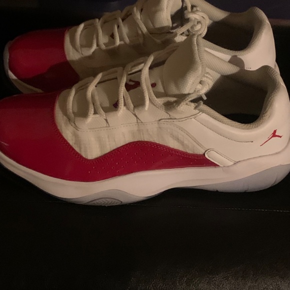 Air Jordan 11 CMFT Cherry - Picture 4 of 7